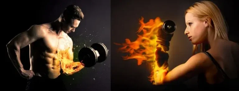 Un uomo e una donna che sollevano manubri con effetti visivi di fiamme, rappresentando forza e potenza durante l'allenamento