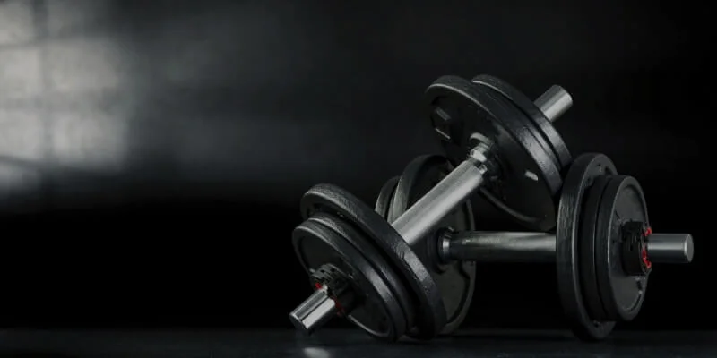 allenare tutto il corpo con 2 manubri